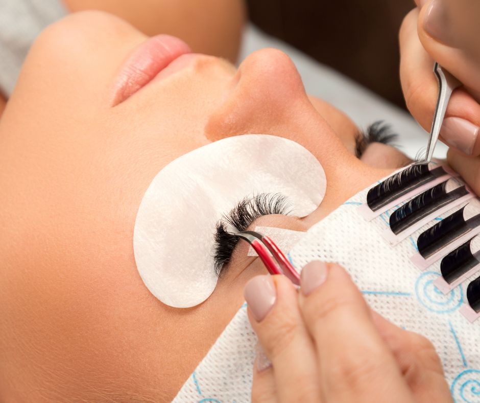 Training in eyelash extensions